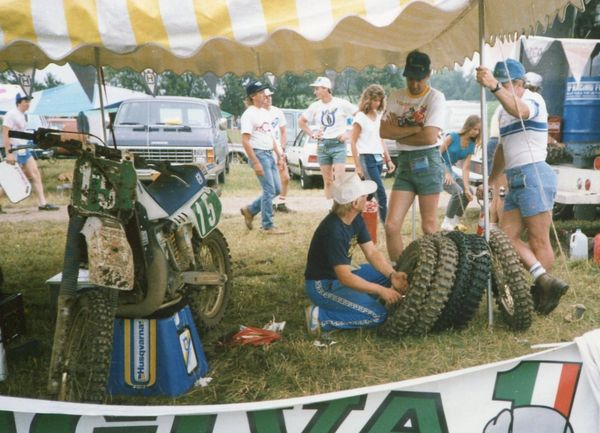 Unadillan varikolla -86